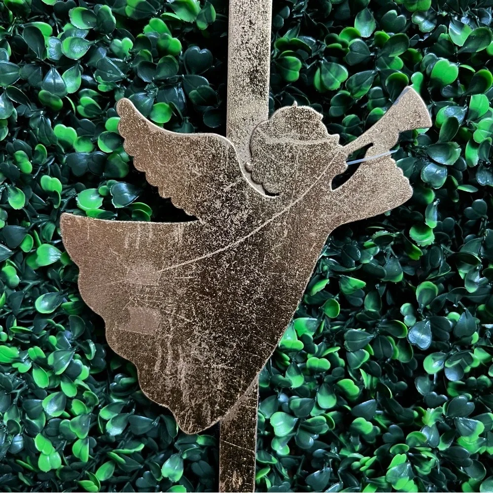 UNBRANDED | Holiday Wreath Holder